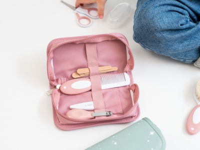  ¿CORTAR O LIMAR LAS UÑAS A UN BEBÉ RECIÉN NACIDO?